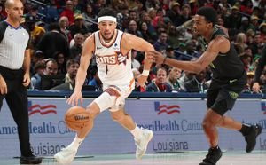 devin-booker-hombre-ataque-suns (1)