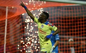 quinones-festeja-un-gol-con