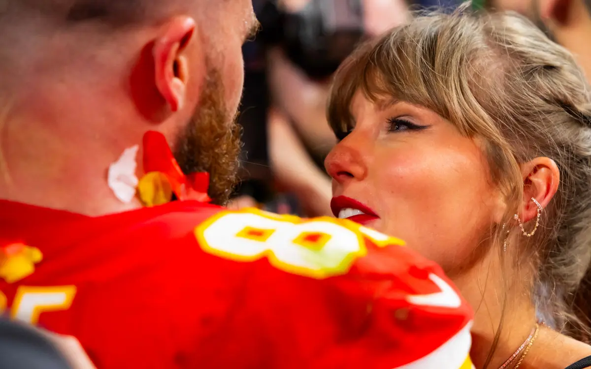 kelce-taylor-swift-beso-super-bowl