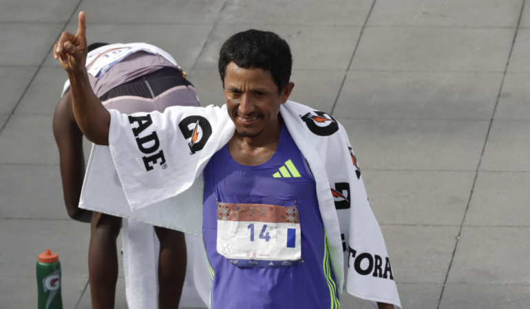 Tomas-Luna-fue-el-mexicano-mas-rapido-en-el-Maraton-CDMX-2024-770x450