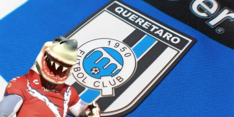 mascota-de-los-tiburones-de-veracruz-junto-al-escudo-del-queretaro-fc-foto-cuartoscuro-1733926500-hq