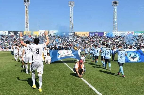 jugadores-entran-campo-partido-liga_thumb_611_407