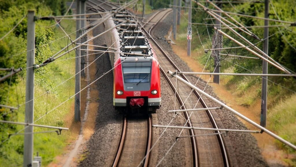 train-gb4aa7524c_1920-1280x720