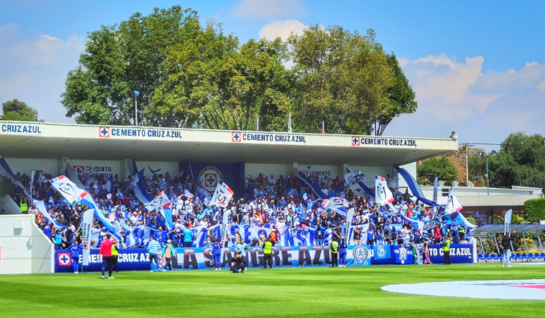 Aficion-de-Cruz-Azul-se-enaltece-para-la-Final-de-la-Concacaf-_-Foto_-Ruben-Beristain-770x450