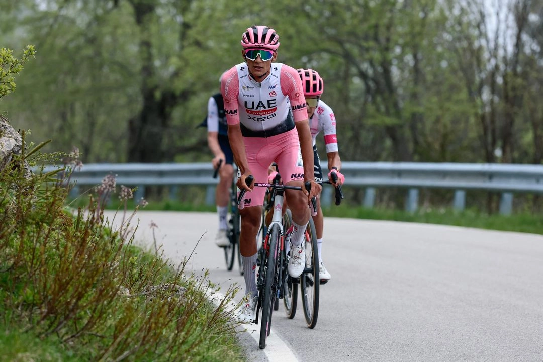 del-toro-no-suelta-la-cima-en-el-giro-de-italia_364dfa9b-33cb-414a-b022-36f9bc0cad5d_medialjnimgndimage=fullsize
