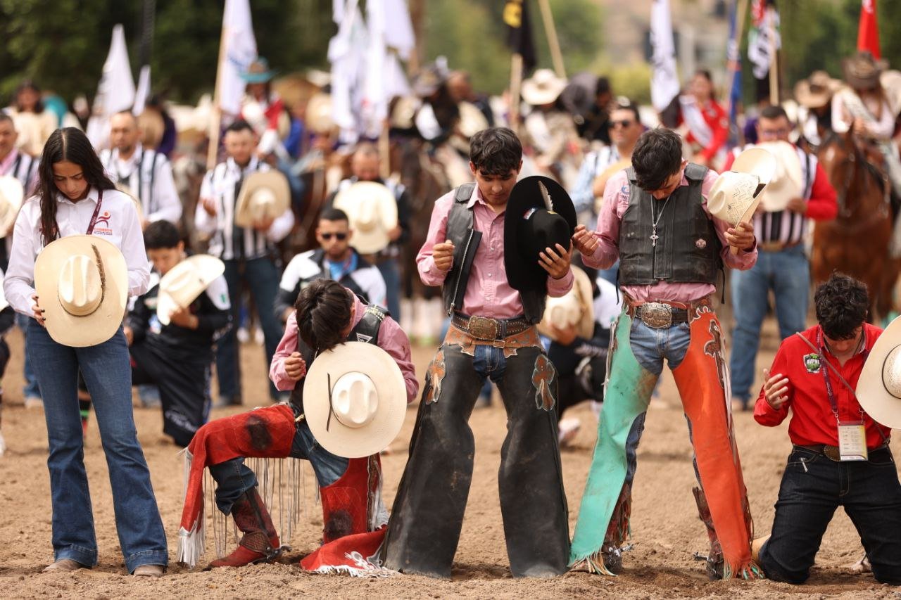 71_273_48086_1071033661_02_06_25_INDEREQ_rodeo2