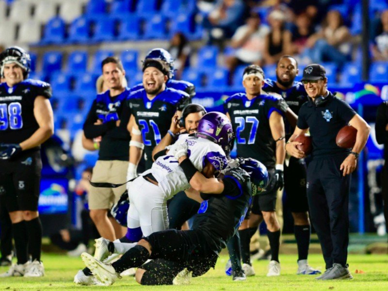 gallos-se-imponen-con-autoridad-a-dinos-631519