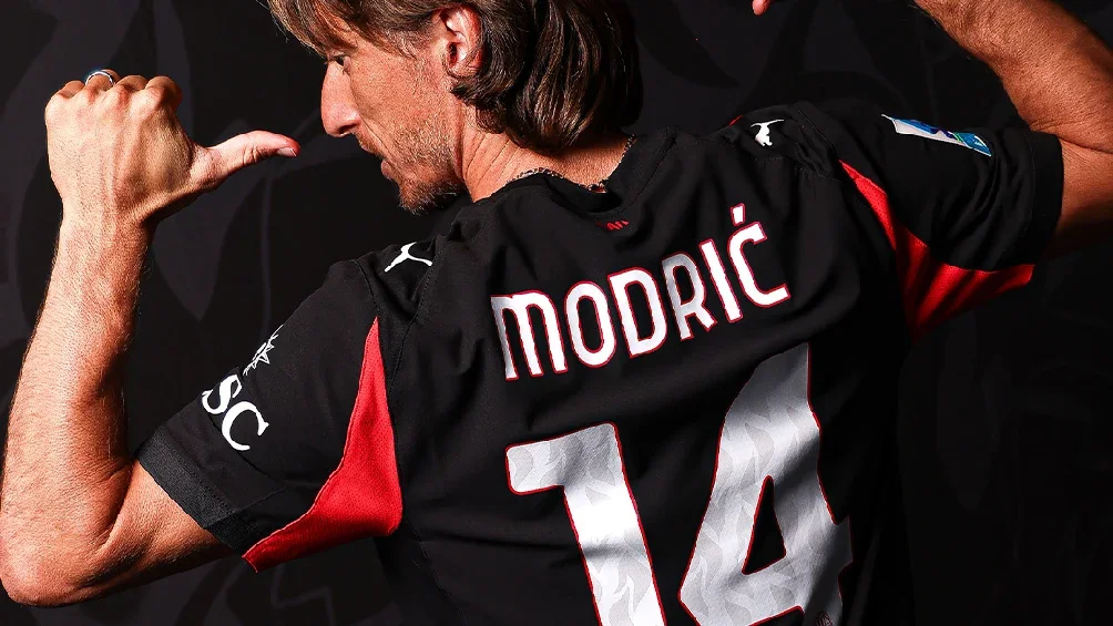 luka-modric-sorprende-un-pequeno-fanatico-en-su-presentacion-con-el-milan (1)