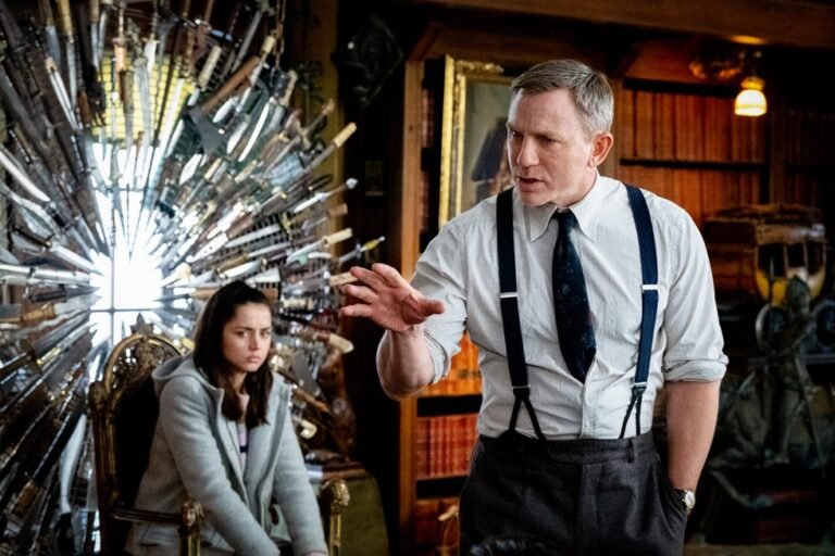 punales-por-la-espalda-daniel-craig-662f6e466f2e5