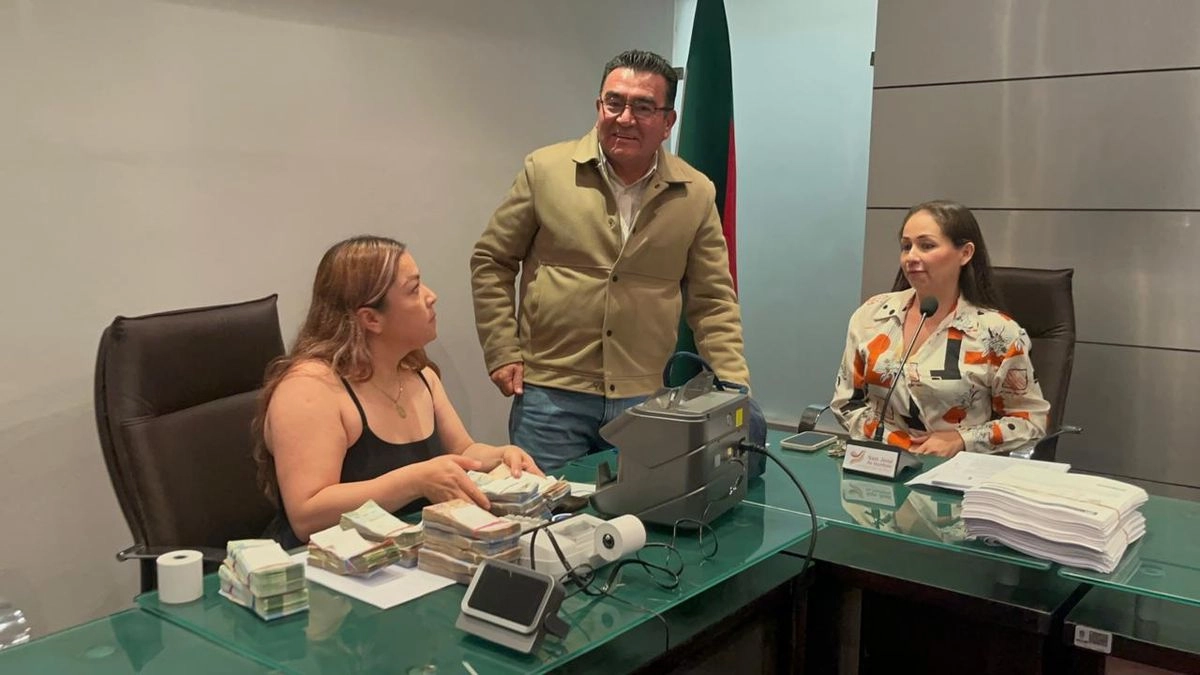 regresan-dinero-que-ex-funcionaria-recibio-para-tramitar-visas-en-san-jose-itubide-guanajuato_b196de27-48f9-41bc-bad3-3c2245e3a63f_medialjnimgndimage=fullsize (1)