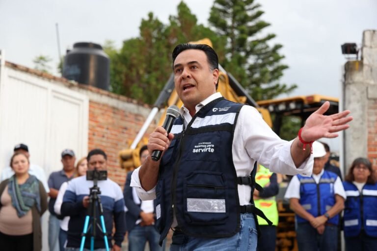 71_273_48698_201025957_01_08_25_Mejoran_vialidad_y_servicios_con_rehabilitacio__769_n_de_calle_en_Huimilpan_5