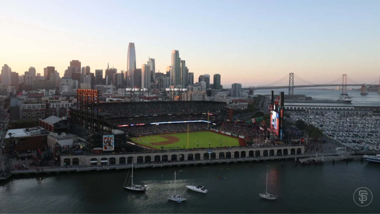 de-primer-mundo-asi-adaptan-un-estadio-de-beisbol-para-un-partido-de-futbol