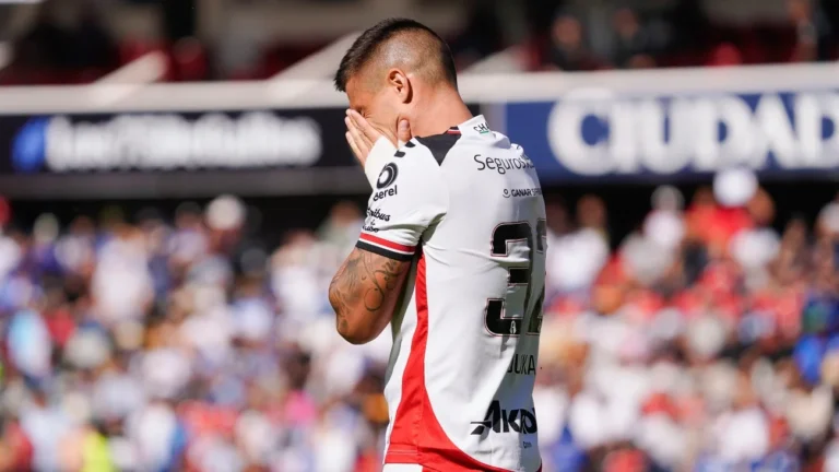 robo-senalan-gol-mal-anulado-atlas-en-partido-contra-gallos-blancos (1)