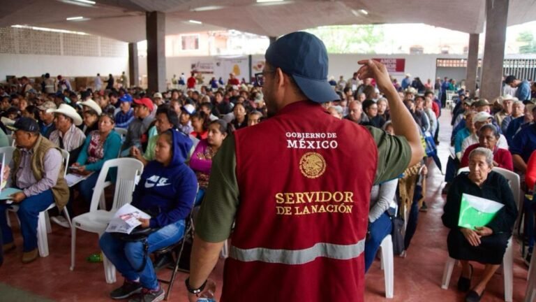hoy-inicia-registro-pension-bienestar-30-64-anos-dan-apoyo-3300-pesos-hombres-mujeres-2026
